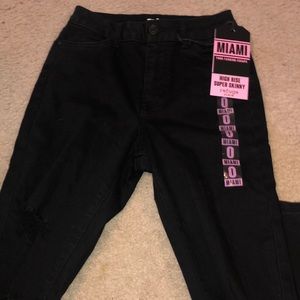 NWT Brand New Refuge Jeans Black